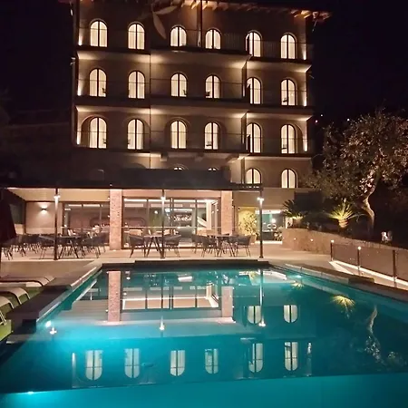 Hotel Ristorante Al Caminetto Worldhotels Crafted Adults Only Torri Del Benaco